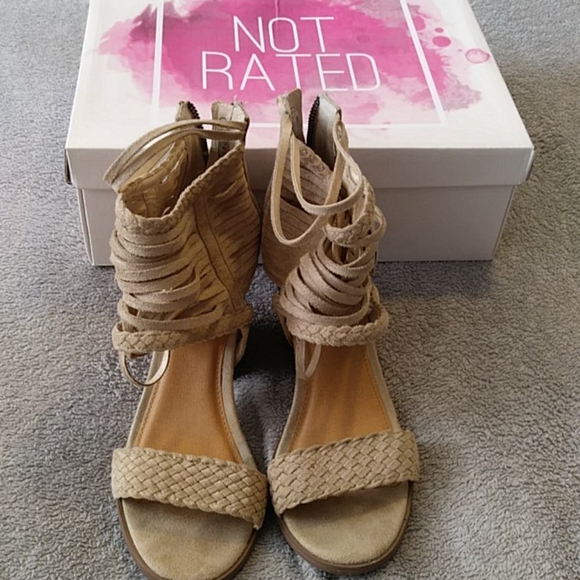 NOT RATED BRAND ROSELLA SANDALS - Picture 2 of 7
